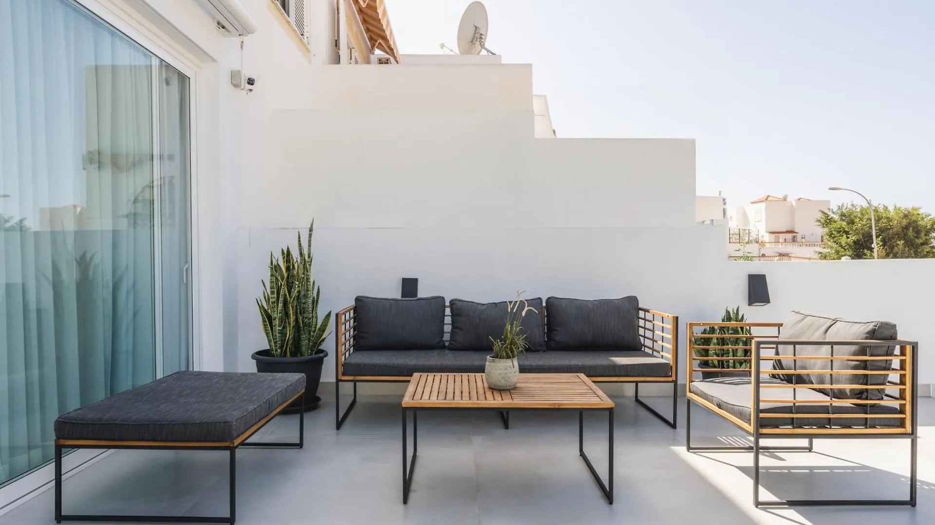 Designer Loft With Pool, With Gigantic Terrace And Private Parking & In The City Centre Costa Adeje  Apartment Costa Adeje (Tenerife)